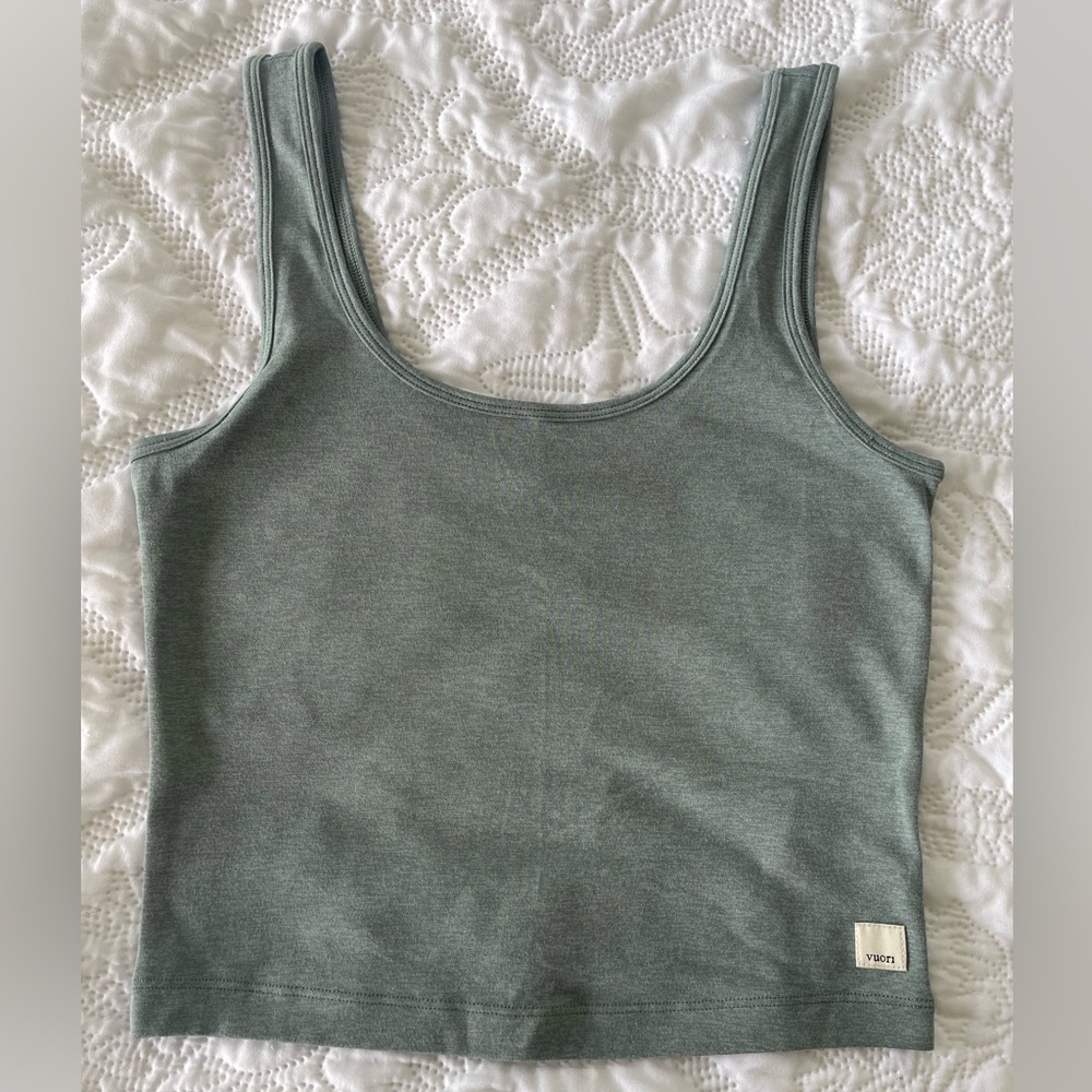 Vuori essential halo tank